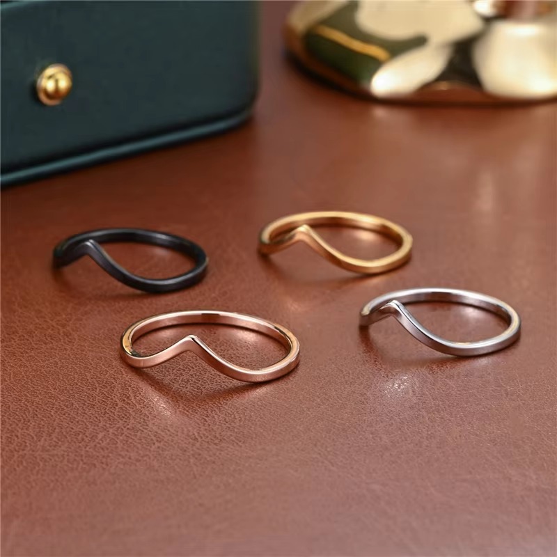 ミニマリスト不規則シェブロン V リング薄型ステンレス鋼スタ - Minimalist Ring Stackable のレビューと価格