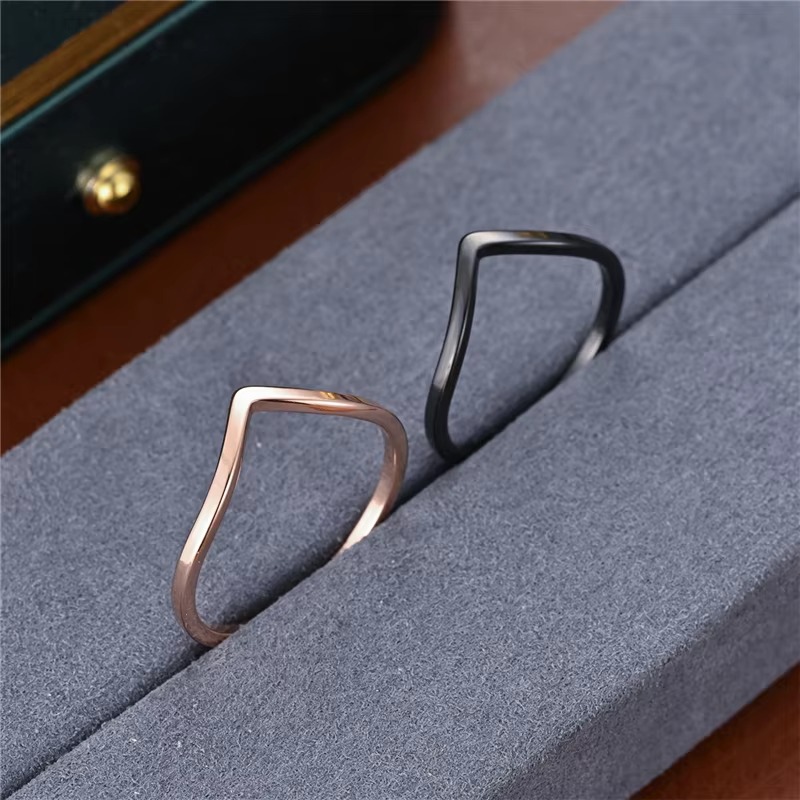 ミニマリスト不規則シェブロン V リング薄型ステンレス鋼スタ - Minimalist Ring Stackable のレビューと価格