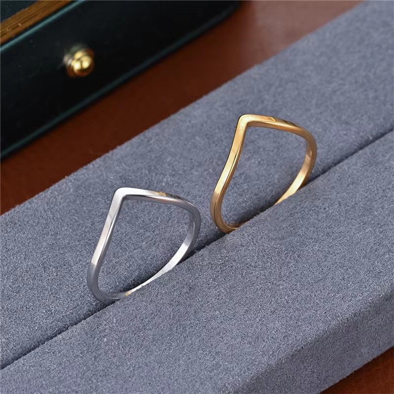 ミニマリスト不規則シェブロン V リング薄型ステンレス鋼スタ - Minimalist Ring Stackable のレビューと価格