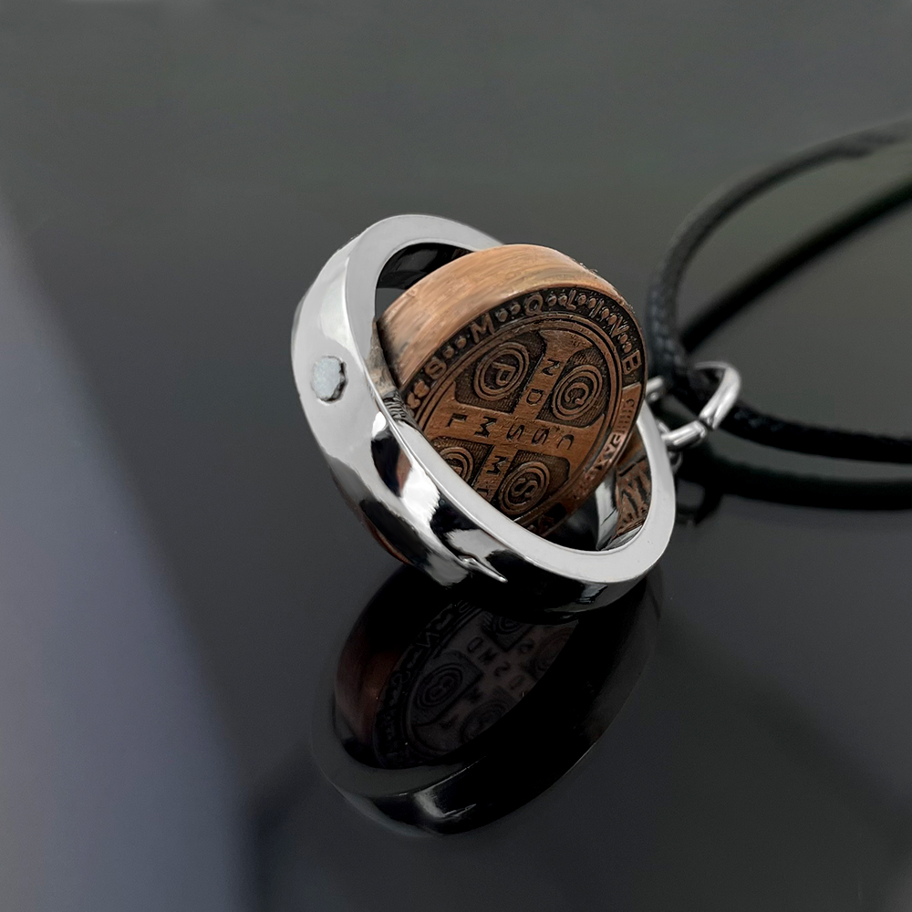 新しい聖ベネディクトメダルネックレス カトリック保護十字架ペ - Jewelry & Watches Review のレビューと価格