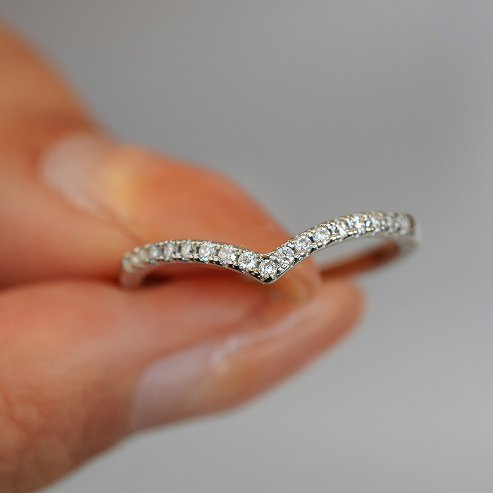 スターリングシルバー製の重ね付け可能なリング。U字型のバンド - Minimalist Ring Stackable のレビューと価格